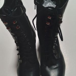 Unr8ed black womens boots. Size 8.5